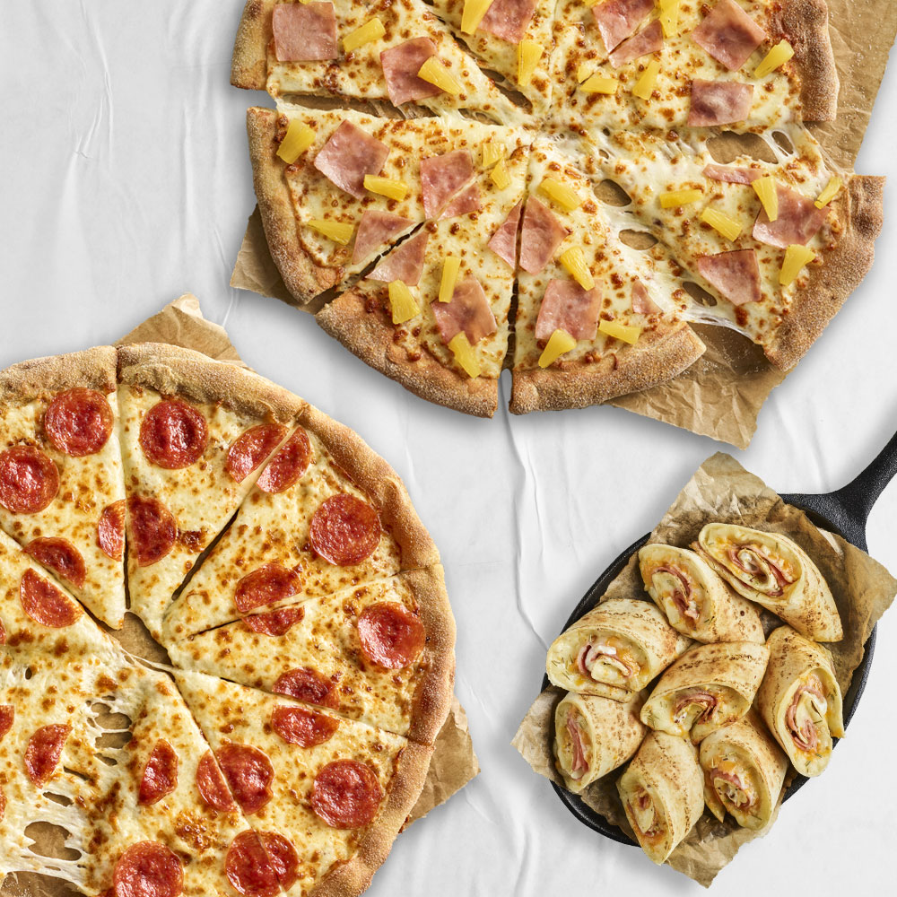 #FamilyIsTogether Meal - 2 medium pizzas  + Ham Rolls (2 pieces) - sprawdź w Pizza Hut